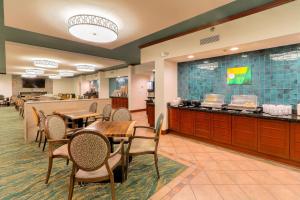 a restaurant with a table and chairs and a counter at Quality Inn Near the Island Pigeon Forge in Pigeon Forge +58 photos