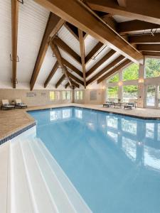a large swimming pool with blue water in a building at Hampton Inn By Hilton Hailey Sun Valley in Hailey +66 photos