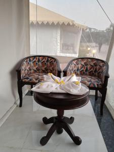a table with towels on top of it with a chair at Hotel Anan Palace in Ābu Road