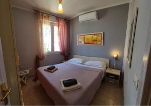 a small bedroom with a bed and a window at Relais La Terrazza in Palmadula
