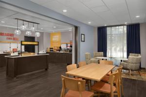 a dining room with a table and chairs at Hampton Inn Kernersville in Kernersville