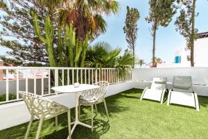 a patio with a table and chairs on a balcony at Smart Hotel Cabo Sur in Mojácar