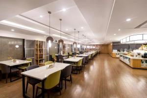a restaurant with tables and chairs and a cafeteria at Atour Hotel Shuangyong Ave in Yan'an +20 photos