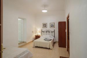 a bedroom with two beds and a lamp in it at El Llano in Sierra de Yeguas +33 photos