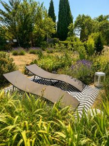 a garden with two umbrellas on the ground at L'Oléastre en Luberon in Grambois