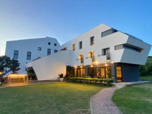 a white house with a lawn in front of it at Wangan 175 B&B in Shui-wa-chüeh