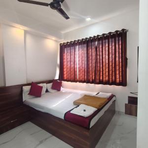 a bedroom with a large bed with a window at Atithi Lodging in Ale