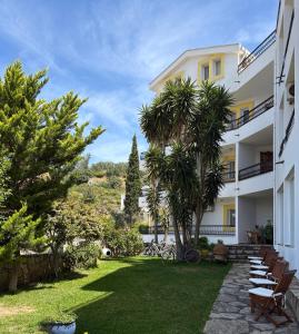 a view of the courtyard of a building with trees at Hotel Villa Tokur in Datca