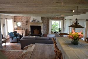 a living room with a couch and a table at Bellefleur in Veurne