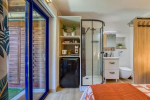 a small bathroom with a shower and a sink at Chambre jardin in Lunel
