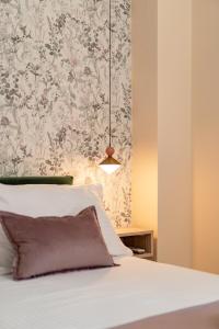 a bedroom with a bed with a floral wallpaper at Fontana La Vista in Sitia