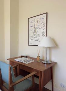 a wooden desk with a lamp and a chair at Superbe Appartement ultra-centre climatisé in Vernon