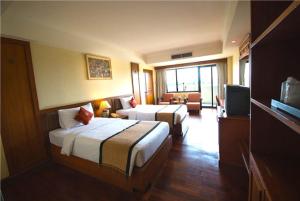 Postel nebo postele na pokoji v ubytování Chakungrao Riverview Hotel