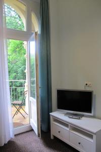 TV a/nebo společenská místnost v ubytování Hotel Anlage Heidelberg