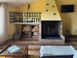 a living room with a fireplace with bats on the wall at Oreneta in Fatarella