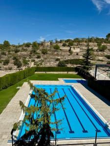 an empty swimming pool with a tree in the middle at Oreneta in Fatarella