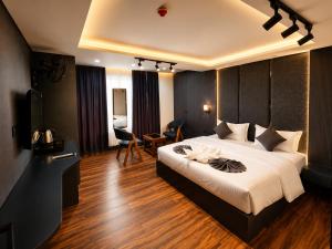 a bedroom with a large white bed in a room at Casa Grande in Srinagar