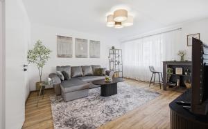 a living room with a couch and a table at Hygge House Elva in Elva