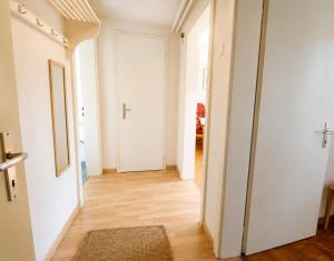 an empty hallway with white walls and a wooden floor at Revier Lärchenglück in Braunwald +1 photo