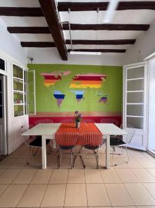 a dining room with two tables and a green wall at Tarragona Rooms 4 in Tarragona