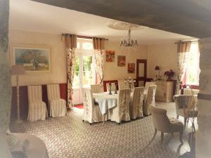 Gallery image of Le Manoir "Aux Douves" in Bazoges-en-Paillers