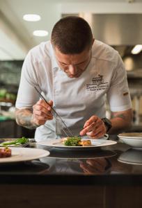 a man eating a plate of food on a counter at Zamek Topacz in Wrocław +11 photos