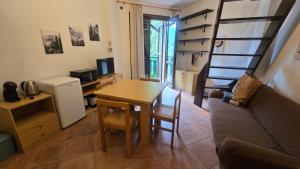 a living room with a couch and a table at Il rifugio della Presolana in Castione della Presolana