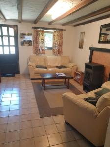 a living room with couches and a coffee table at La Croix Gîtes in Pressignac