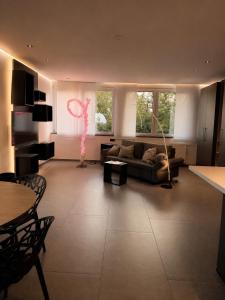 a living room with a couch and a pink flamingo statue at Stilvolles Premium Apartment in Haßfurt