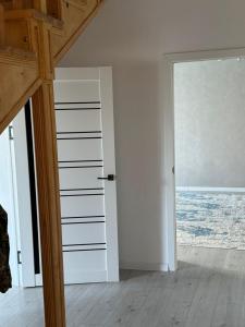 an empty room with a door and a room with the ocean at Altyn-Bulak in Kemin