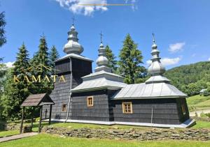 a church with two domes on top of it at Apartamenty Kamata in Tylicz