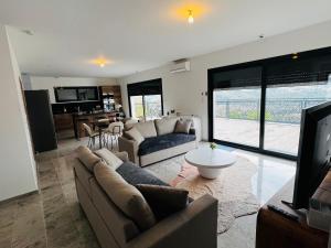 a living room with a couch and a tv at L'évasion in Corent