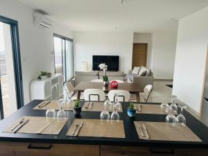 a dining room with a table and a living room at L'évasion in Corent