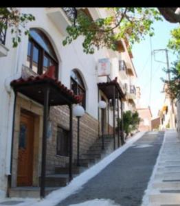 a city street with a building and a streetngthngthngthngthngthngthngth at samos town hostel in Samos