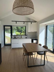 a kitchen and dining room with a table and chairs at Refúgio do Saltadouro - Entre o Gerês e a Cabreira in Ruivãis