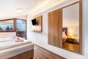 a bedroom with a large mirror and a bed at Apartment - Ferienwohnung Elisabeth in Radstadt