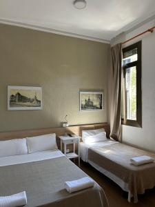 a hotel room with two beds and a window at Hostal Delfos in Barcelona