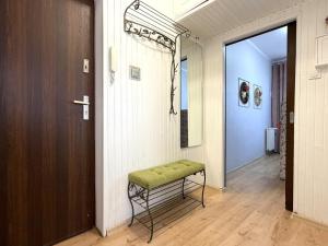 a room with a green bench in a hallway at Apartament Solankowa Róża in Inowrocław