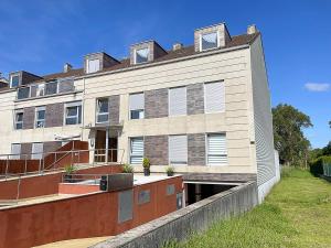 a large brick building with windows on it at Apartamentos Illa de Arousa 3000 in Isla de Arosa