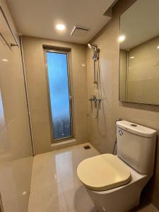 a bathroom with a toilet and a shower and a window at Luna Spaces-Riva Nr KIMS Hospital, Bayer House, TCS thane in Thane