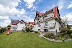 a large white house with a yard at Willa Pienińska in Kluszkowce +51 photos