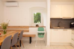 a kitchen with a table and a green stool at More Garden in Opric