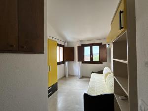 a room with a room with a bed and some shelves at Casa Giulia in Palau +8 photos