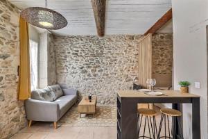 a living room with a couch and a table at Jacuzzi de charme pour 2 in Nîmes