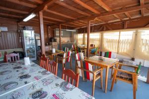 a restaurant with tables and chairs and a kitchen at Summer Vibe Costinesti in Costinesti