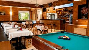 a restaurant with a pool table in the middle at Transylvania Villa & Spa in Muntele Băişorii