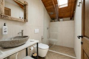 a bathroom with a sink and a toilet at Vila Harmoni Roshnik in Roshnik +59 photos