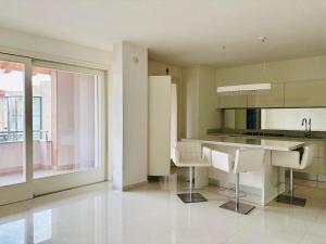 a kitchen with a table and chairs and a window at Intero appartamento a pochi passi dalla piazza in Marostica