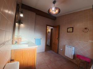 a bathroom with a sink and a toilet at Casa Rural La Vid in Cadalso de los Vidrios +113 photos