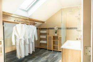 a bathroom with a shower and a sink at Maison d'hôtes avec Jacuzzi -Sauna in Montreux-Château +47 photos